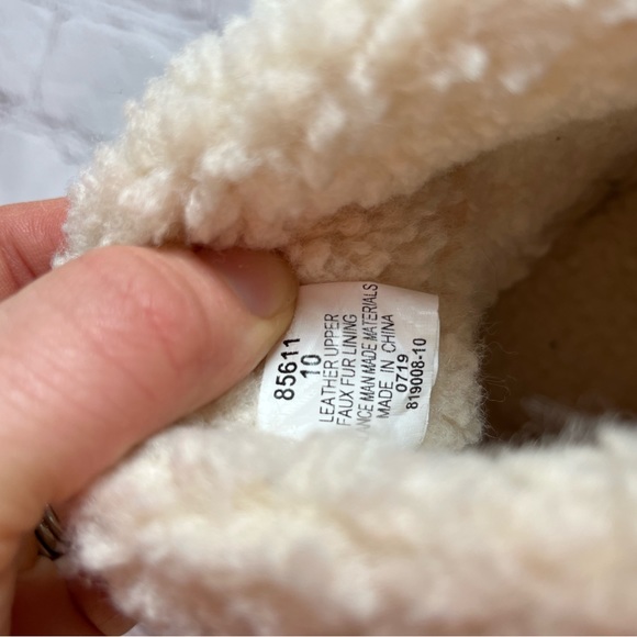 Minnetonka Sherpa lined booties - Picture 3 of 6